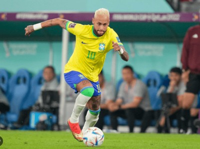 爆冷首场状态出色，西班牙队观众沸腾！，内马尔重返赛场观众掌声雷动的简单介绍九游官方正版